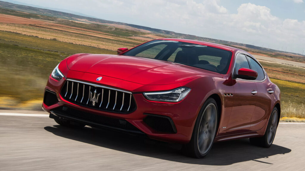 Maserati Ghibli will get possibility to be powered from the socket